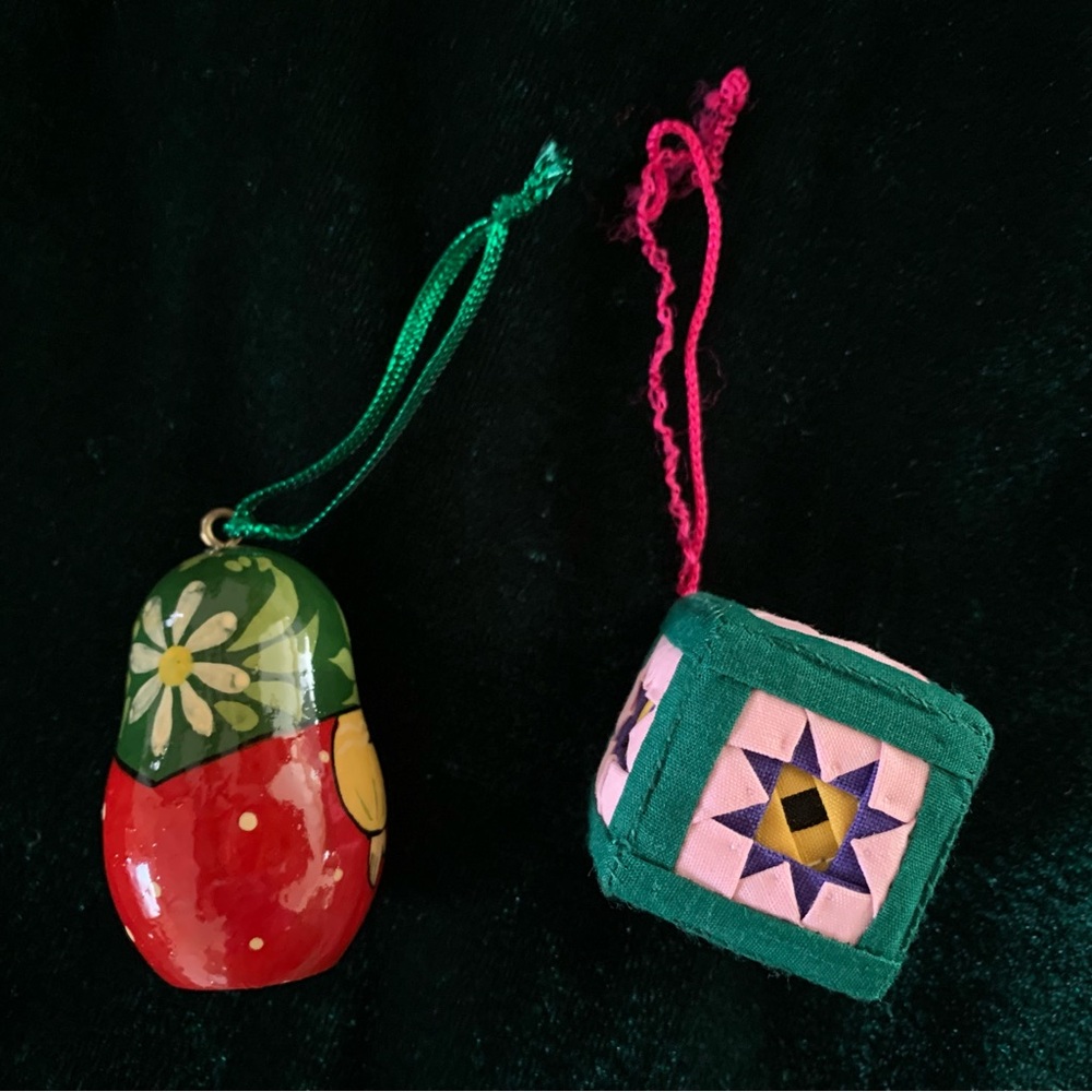 2 Folk Art Ornaments (Quilting Block and Matryoshka Stacking Doll) ~2" - Picture 3 of 6